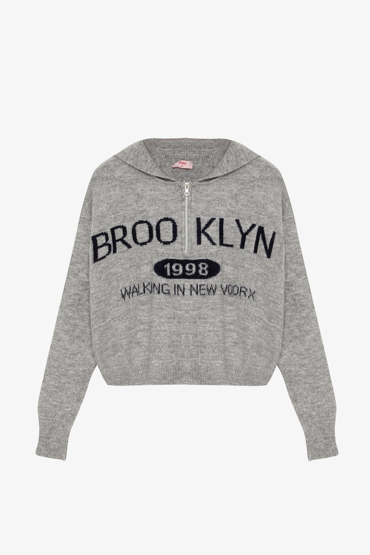 Brooklyn Yazılı Yarım Fermuarlı Triko Kazak Gri