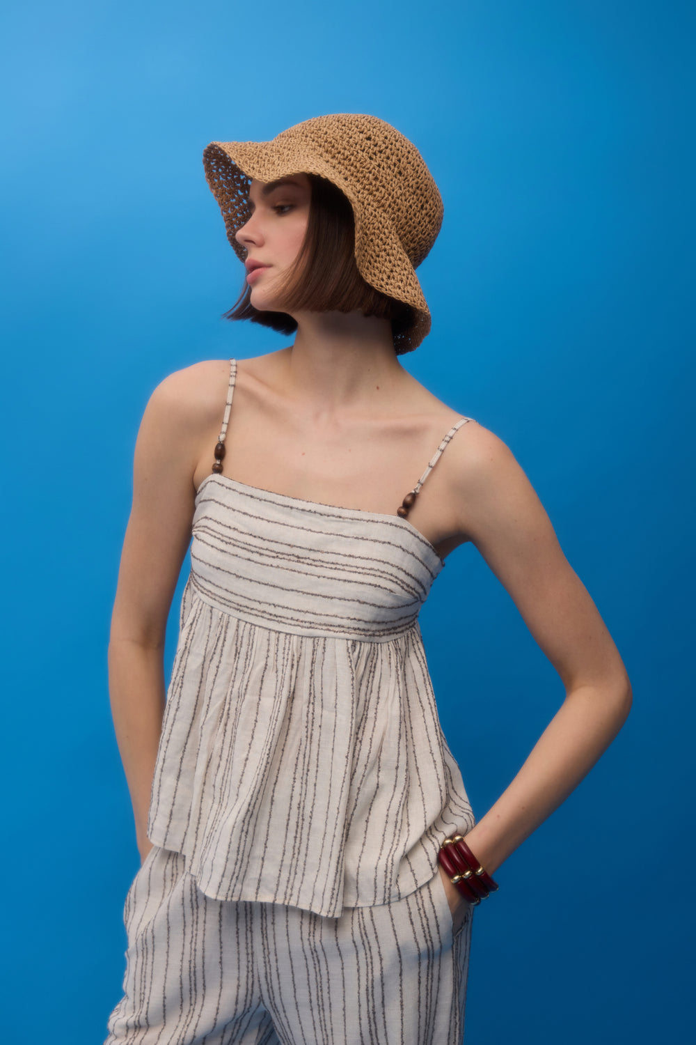 Sırtı Fiyonk Bağlamalı İnce Çizgili Keten Bluz Naturel