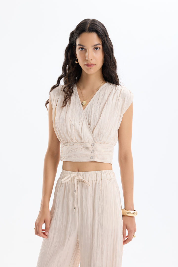 Kırışık Görünümlü Kolsuz Düğmeli Bluz Bej