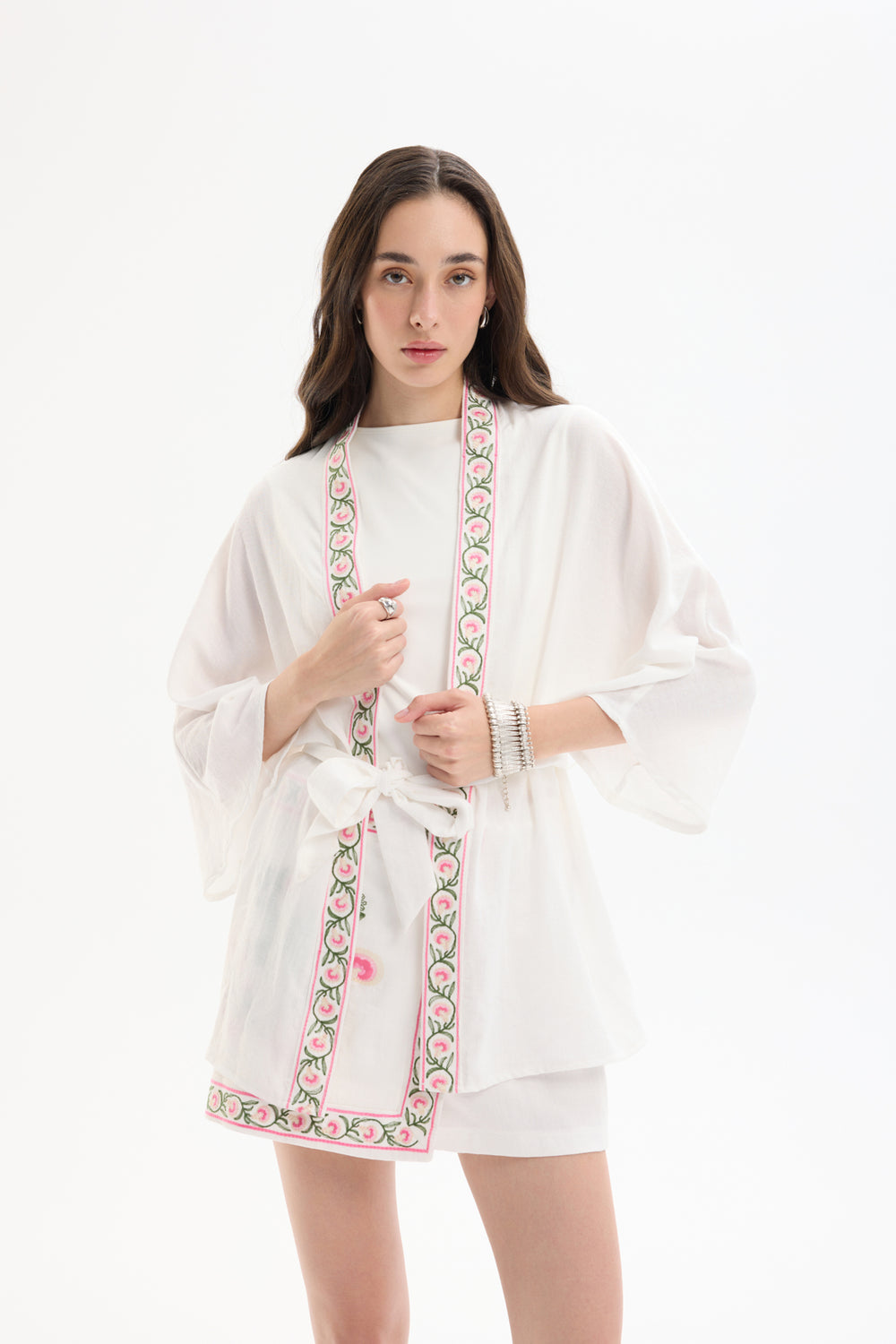 Bağlama Detaylı Nakışlı Yarasa Kol Kimono Ekru