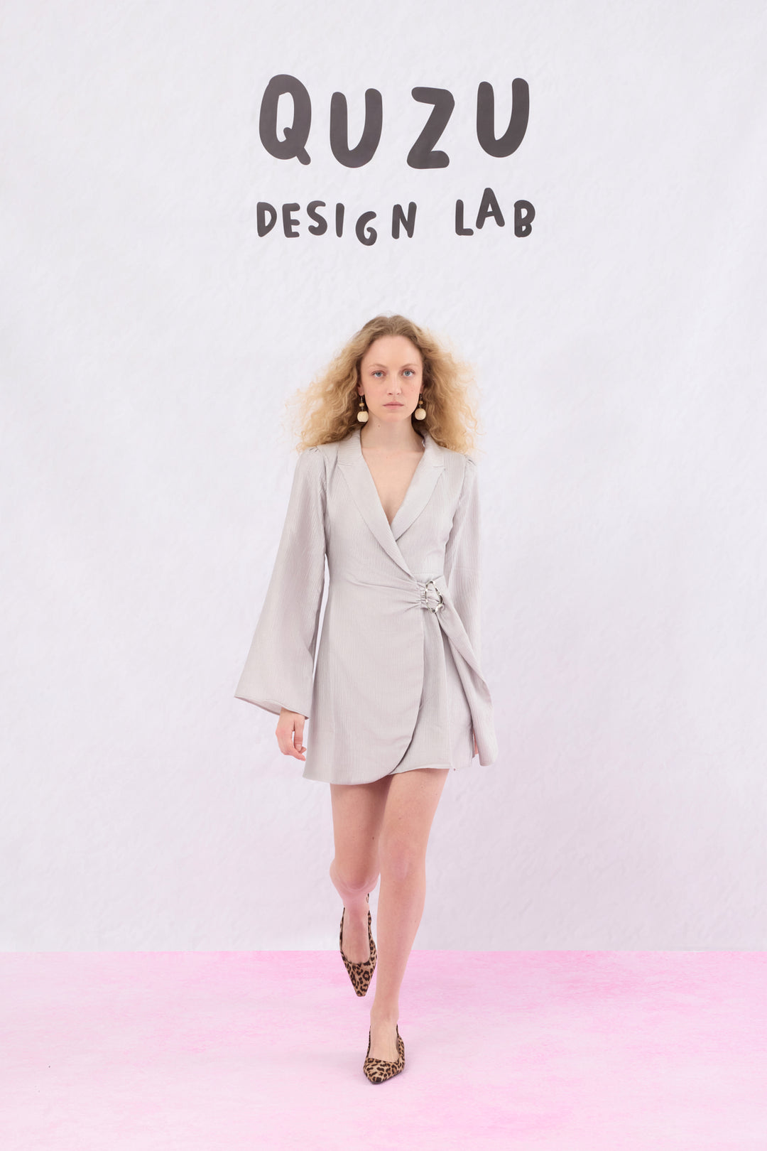 Kruvaze Bağlamalı Dokulu Mini Elbise Gri