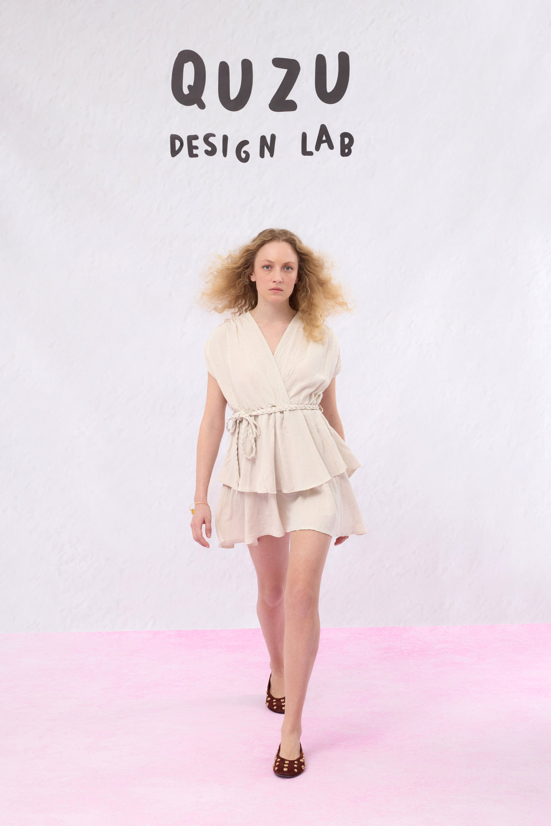 Örgü Kemerli Piliseli Keten Elbise Naturel