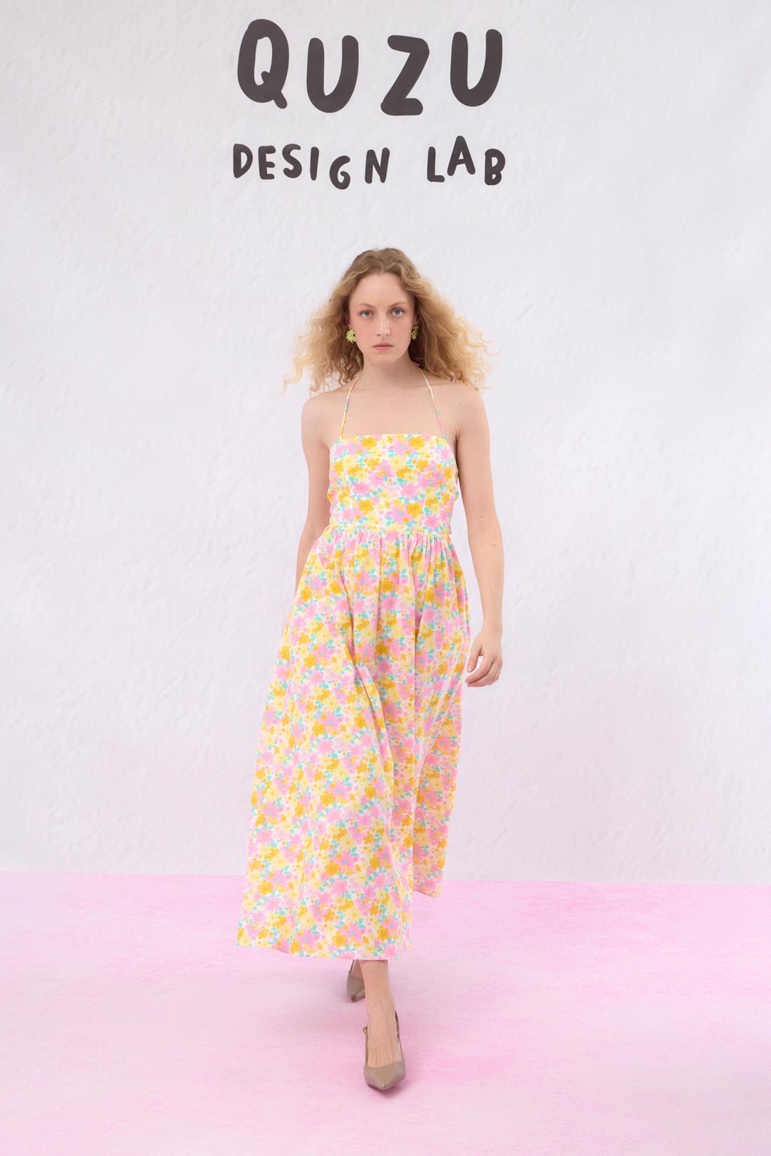 Sırt Dekolteli Çiçekli Uzun Elbise Pembe