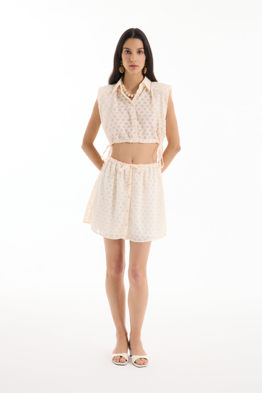 Önden Düğmeli Beli Lastikli Dokulu Mini Etek Ekru