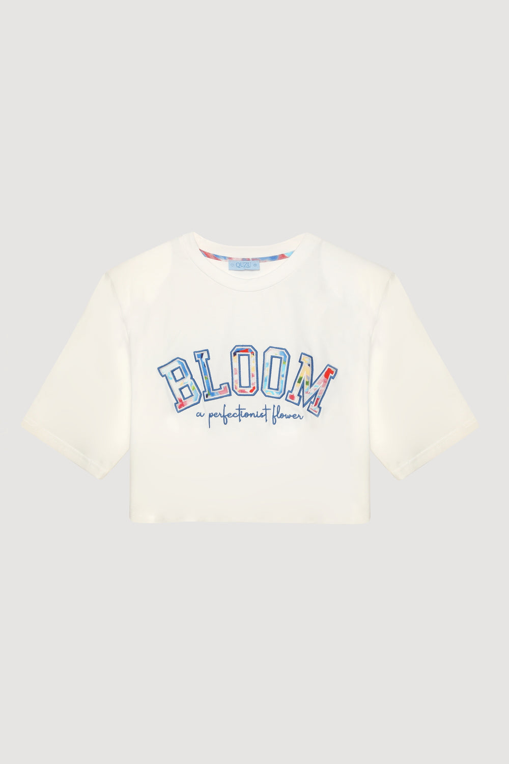 Nakış Yazılı Çiçek Desenli Crop Tişört Ekru