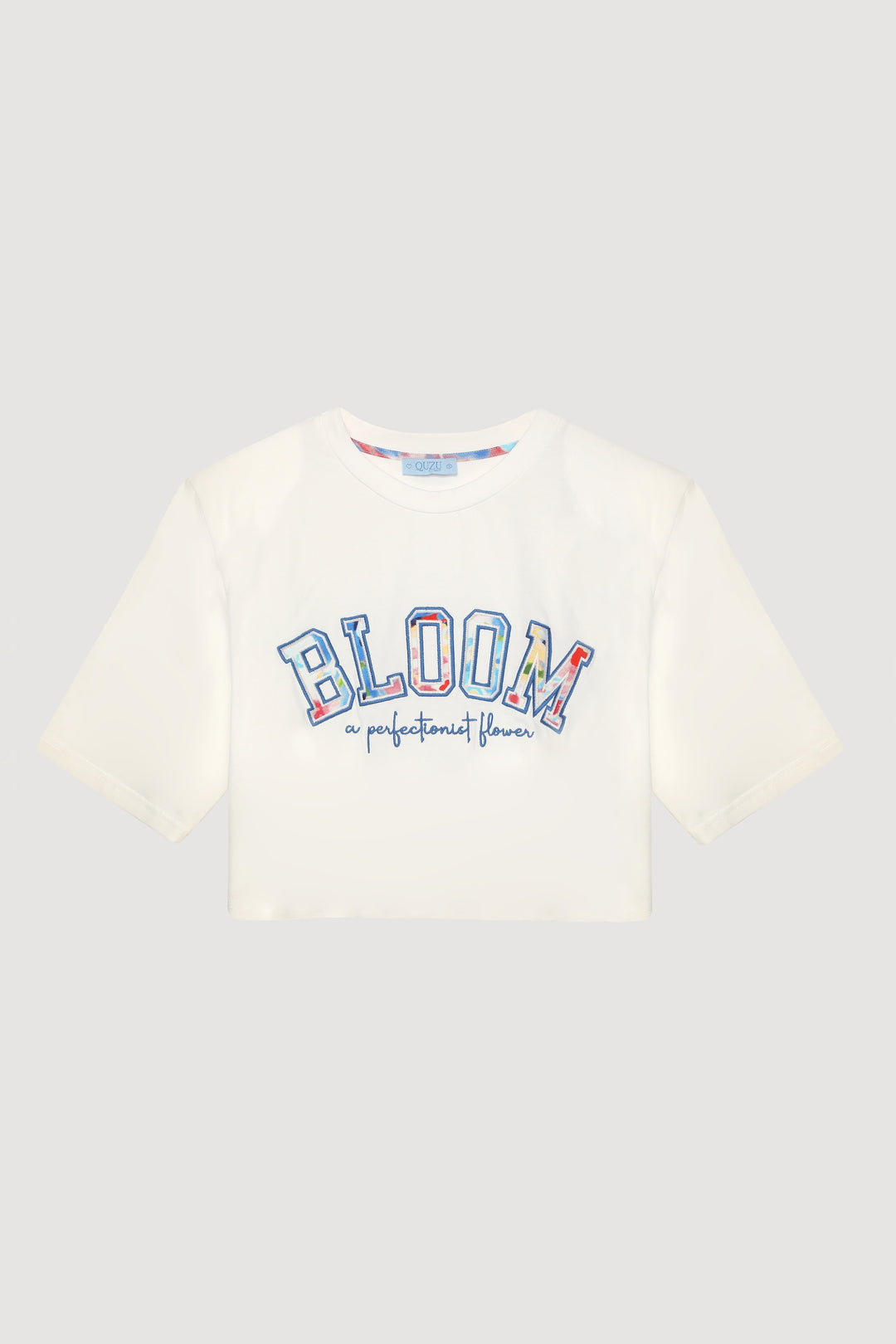 Nakış Yazılı Çiçek Desenli Crop Tişört Ekru