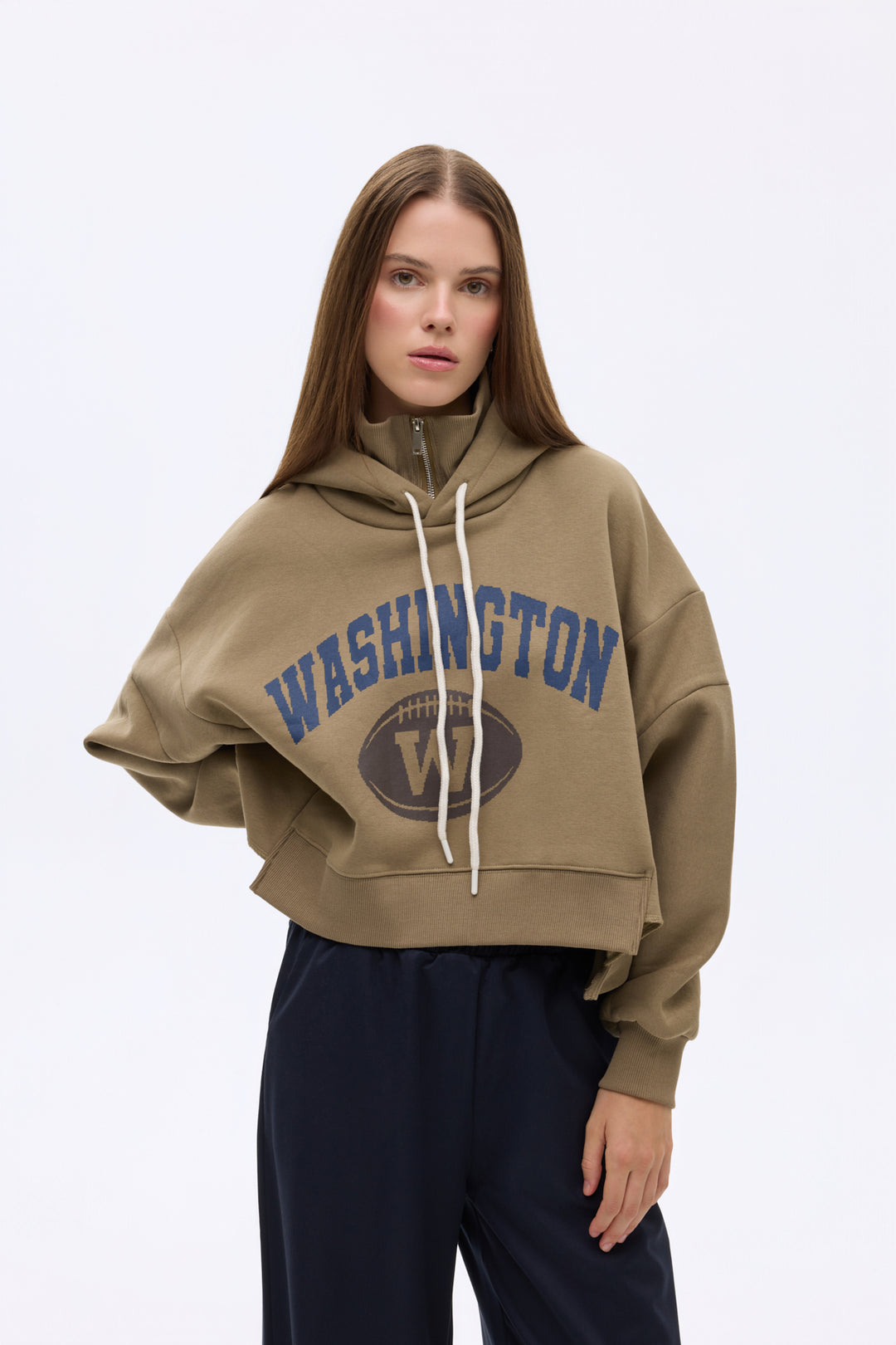 Dik Yaka Detaylı Önü Baskılı Kapüşonlu Sweatshirt Haki