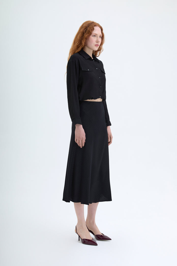 Şerit Dokulu Saten Midi Etek Siyah