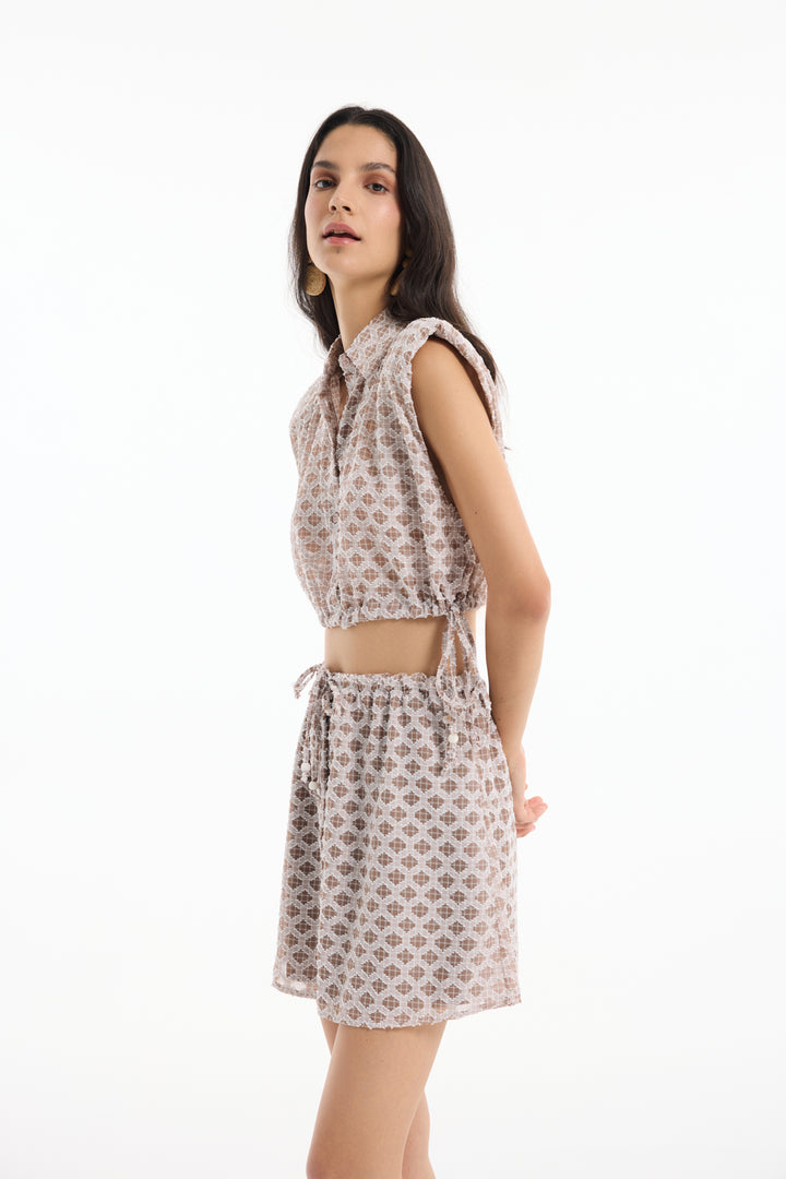 Önden Düğmeli Beli Lastikli Dokulu Mini Etek Kahverengi