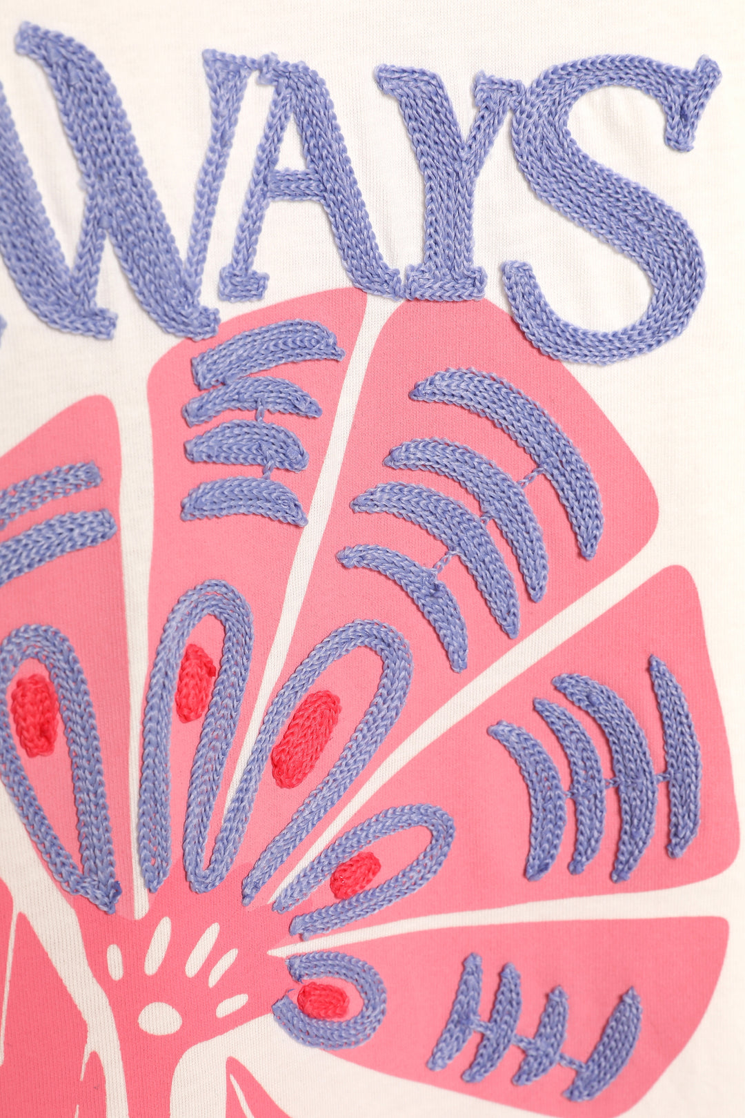 Yazı Nakışlı Çiçek Baskılı Tişört Ekru