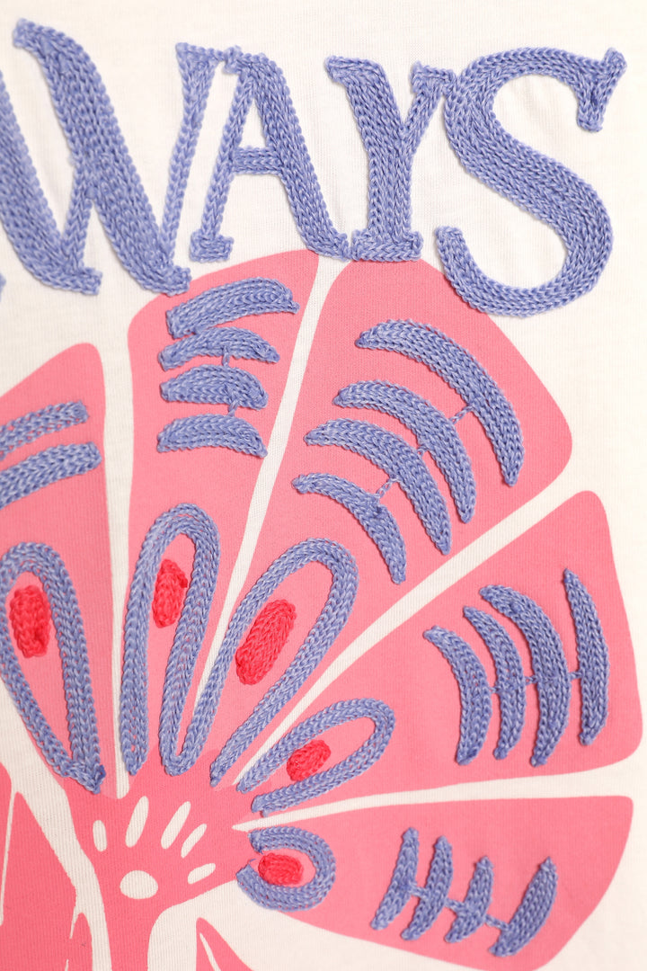 Yazı Nakışlı Çiçek Baskılı Tişört Ekru