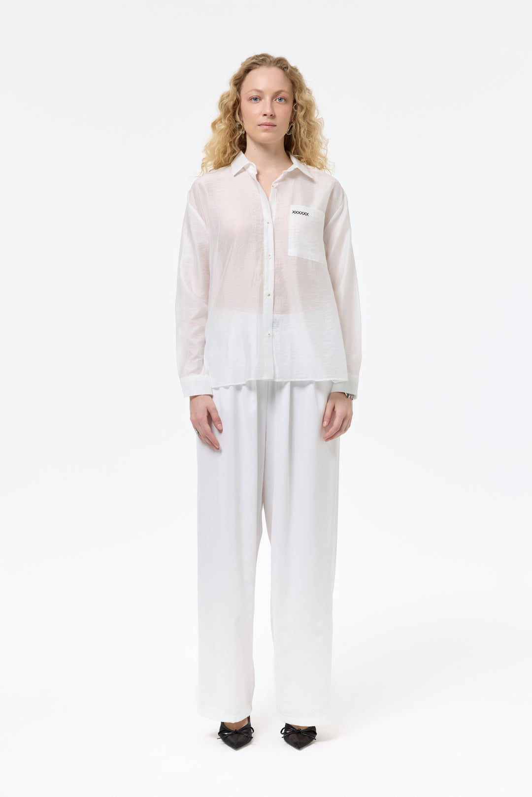 Sırtı Pencere Detaylı Nakışlı Gömlek Ekru