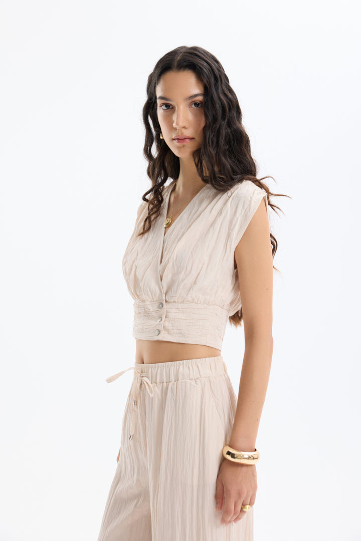 Kırışık Görünümlü Kolsuz Düğmeli Bluz Bej