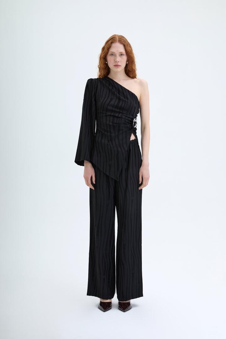 Toka Aksesuarlı Tek Omuz Asimetrik Bluz Siyah