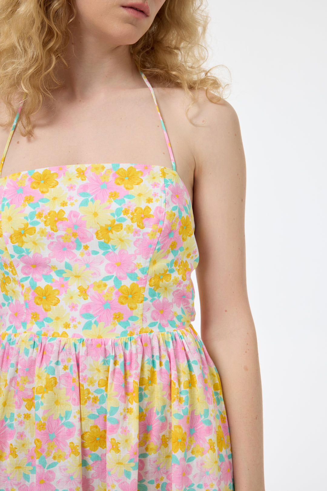 Sırt Dekolteli Çiçekli Uzun Elbise Pembe