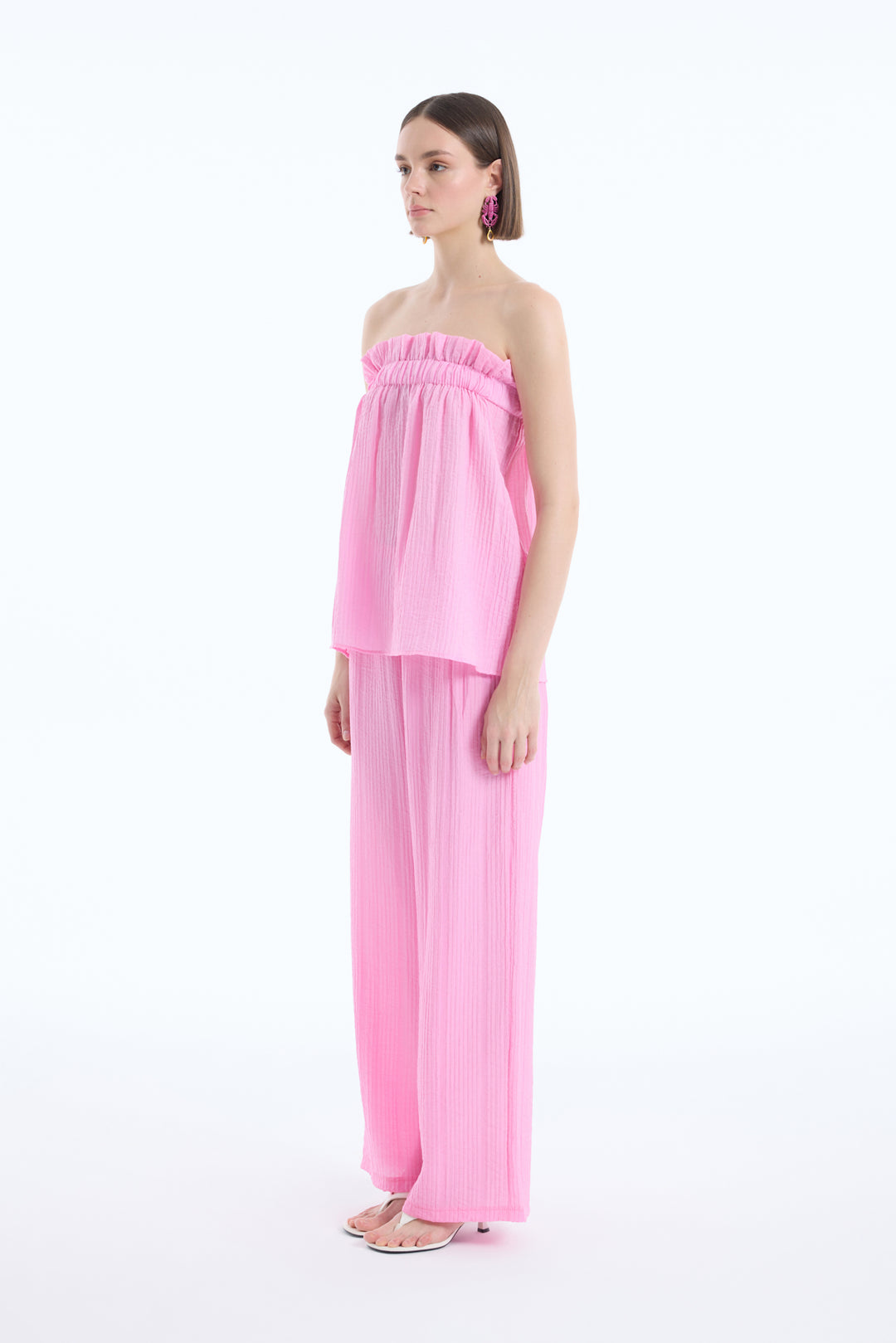 Gofre Kumaş Fırfırlı Straplez Bluz Pembe