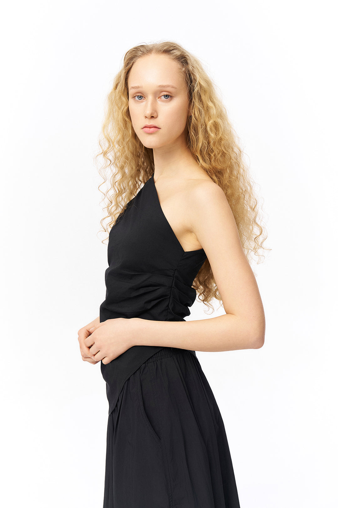 Drape Detaylı Tek Omuz Bluz Siyah