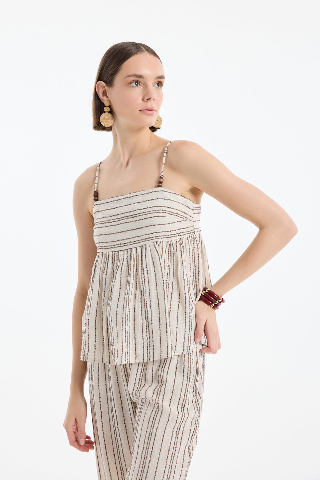 Sırtı Fiyonk Bağlamalı İnce Çizgili Keten Bluz Naturel