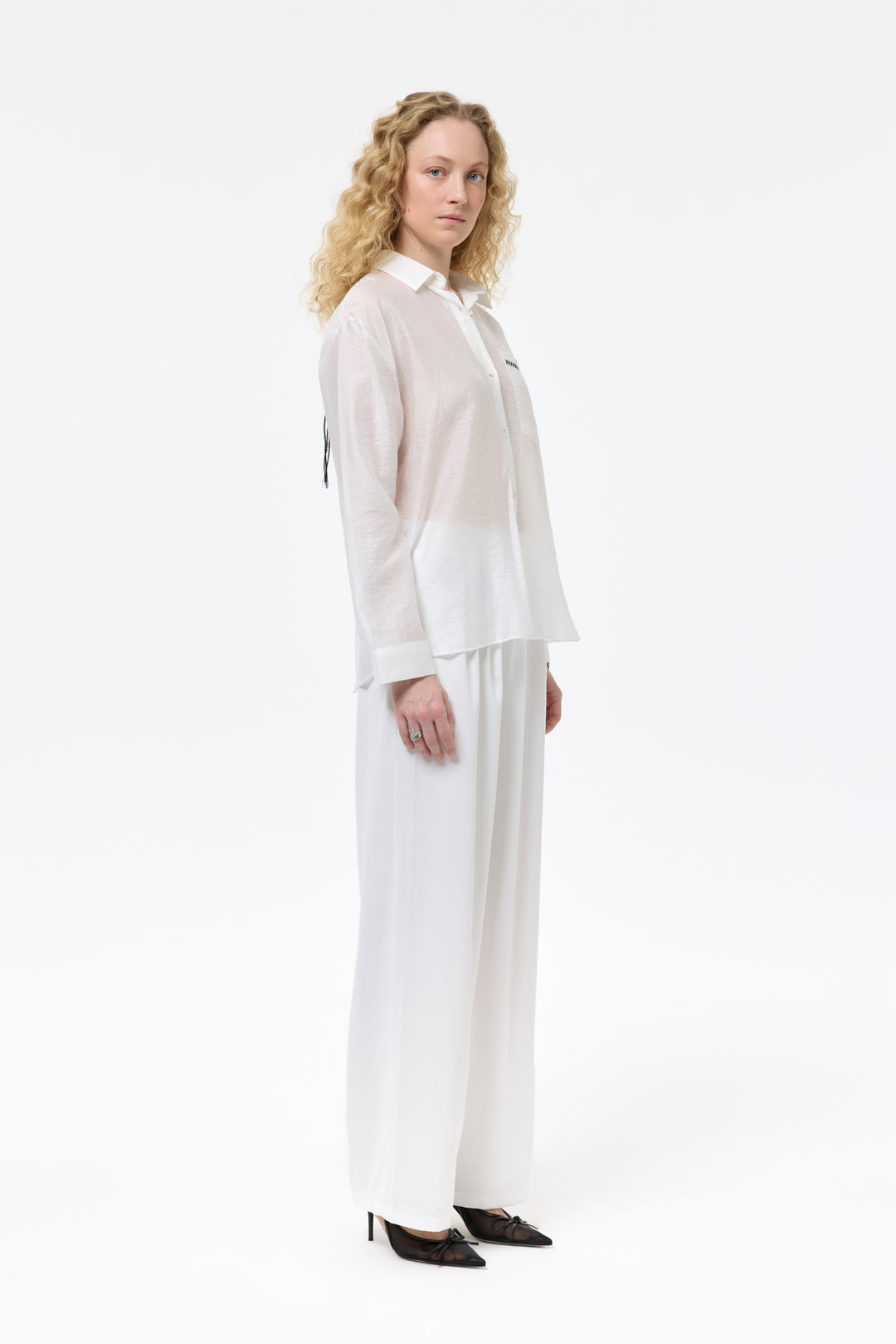 Sırtı Pencere Detaylı Nakışlı Gömlek Ekru