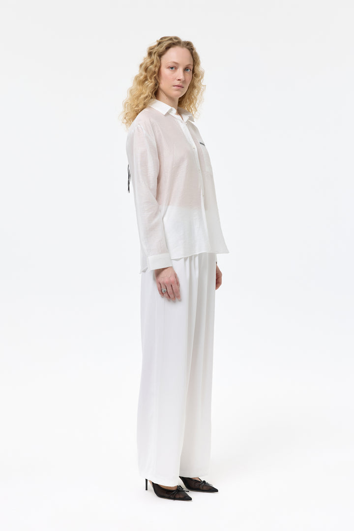 Sırtı Pencere Detaylı Nakışlı Gömlek Ekru