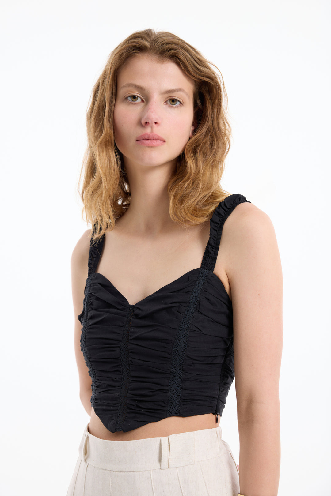 Dantel Detaylı Drapeli Crop Bluz Siyah