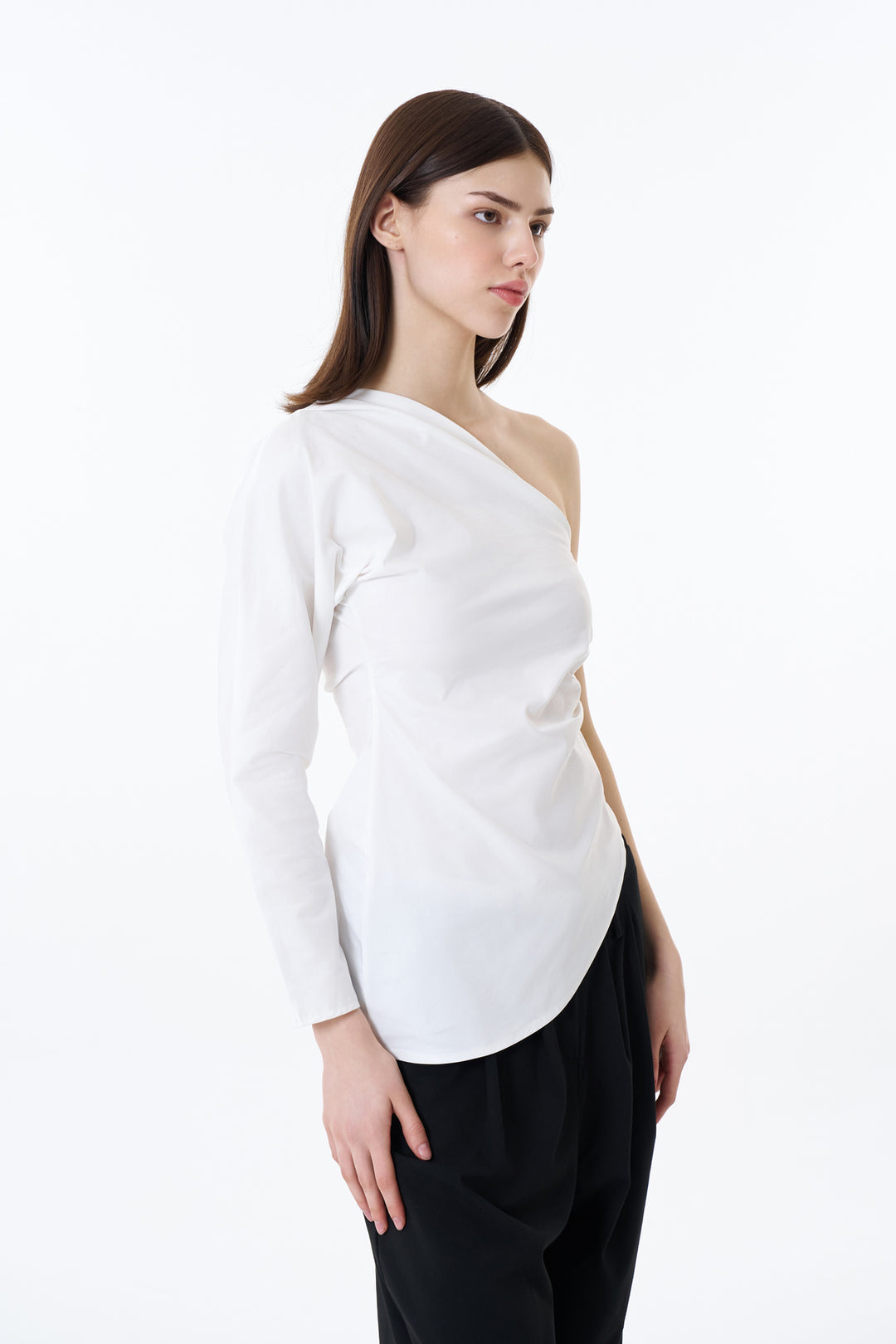 Drape Detaylı Tek Omuz Bluz Ekru