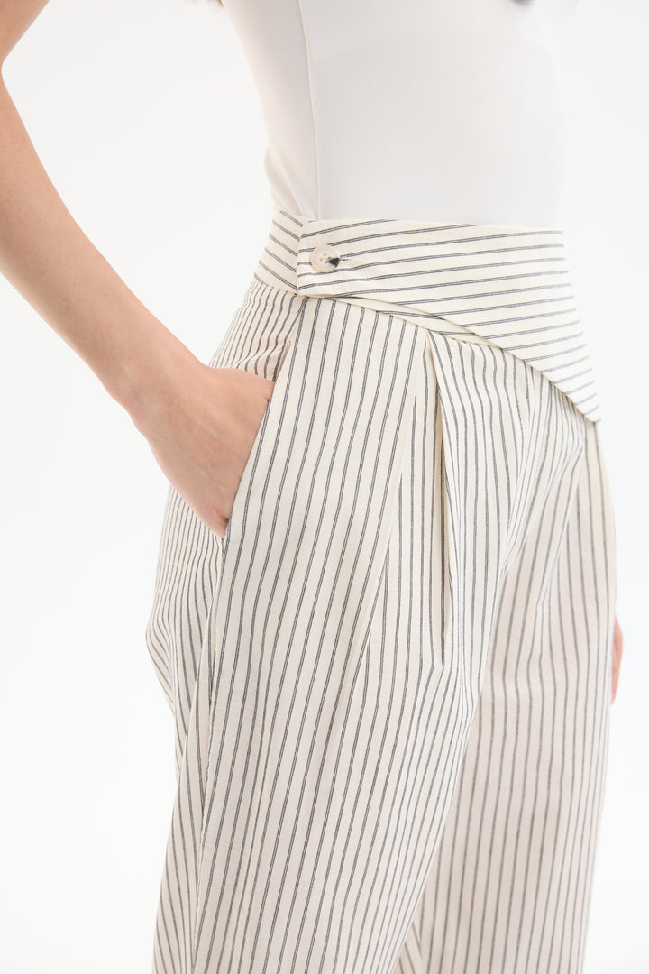 Asimetrik Bel Detaylı Çizgili Pantolon Bej