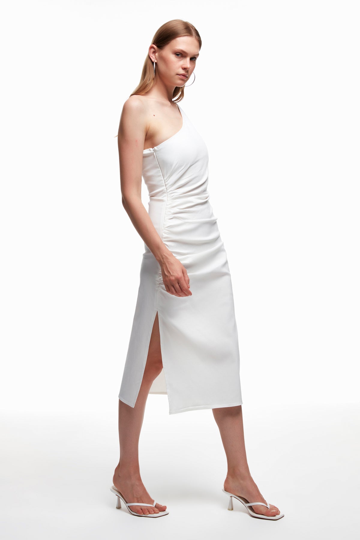 Büzgü Detaylı Tek Omuz Midi Elbise Beyaz