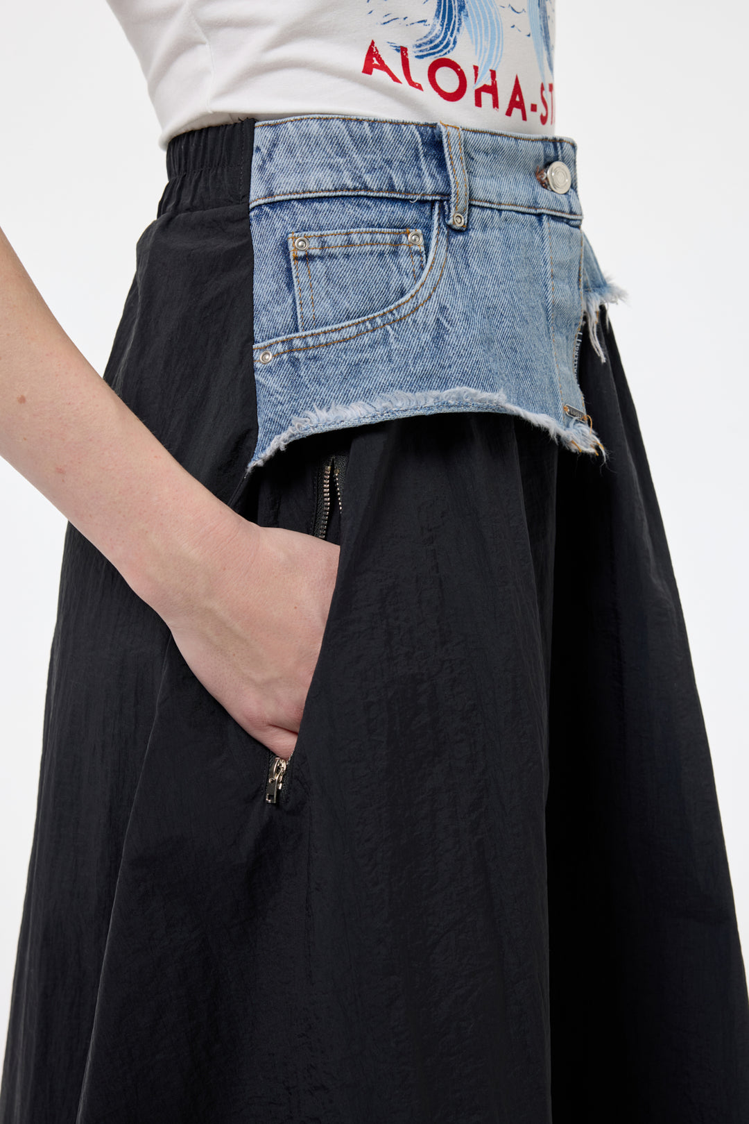 Denim Bel Detaylı Teknik Kumaş Midi Etek Siyah