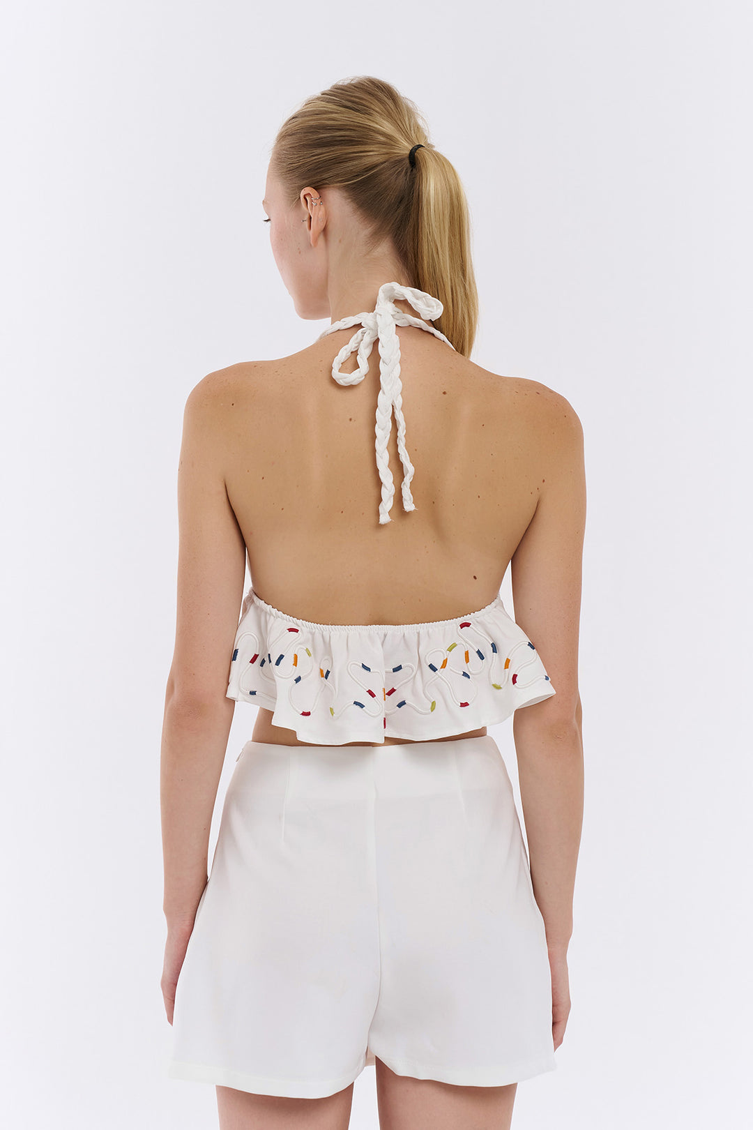 Renkli Nakış Detaylı Boyundan Bağlamalı Bluz Ekru
