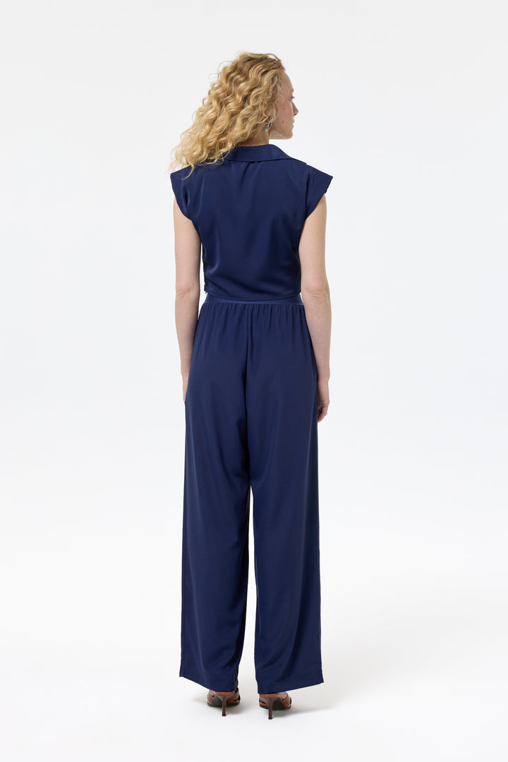 Kruvaze Detaylı Düğmeli Kolsuz Bluz Lacivert