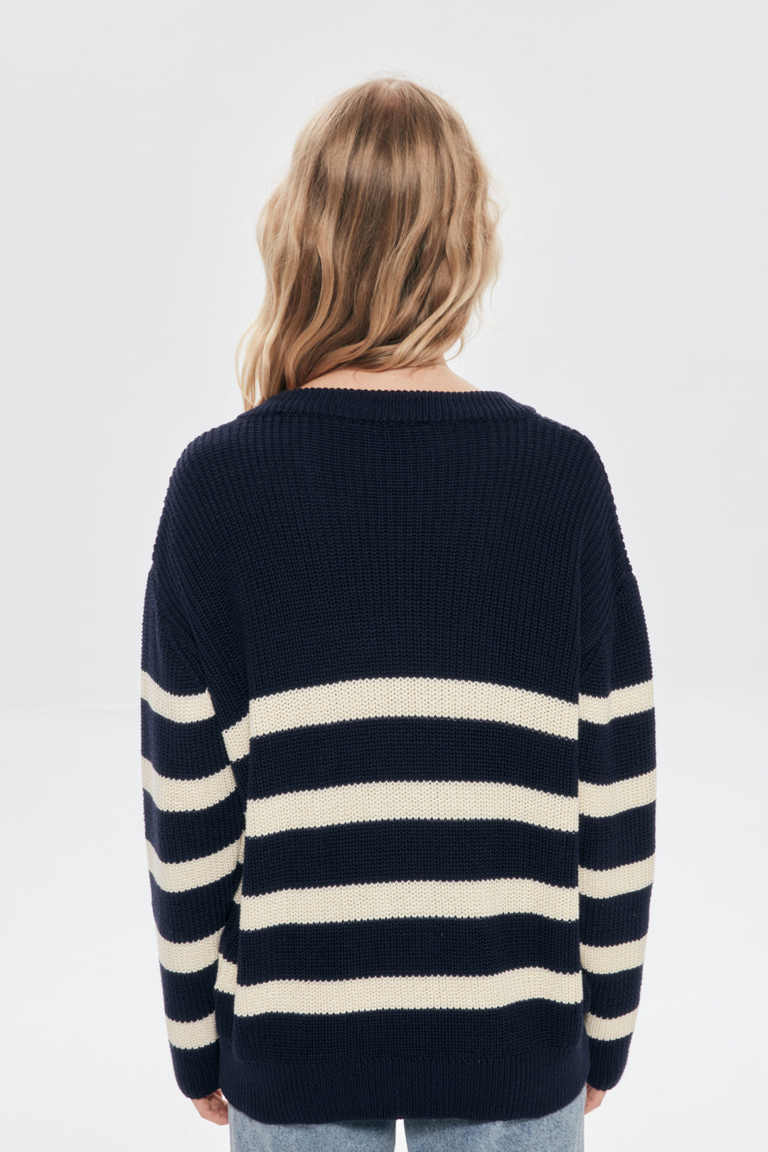 V-Neck Striped Knitwear Sweater Navy Blue-Ecru