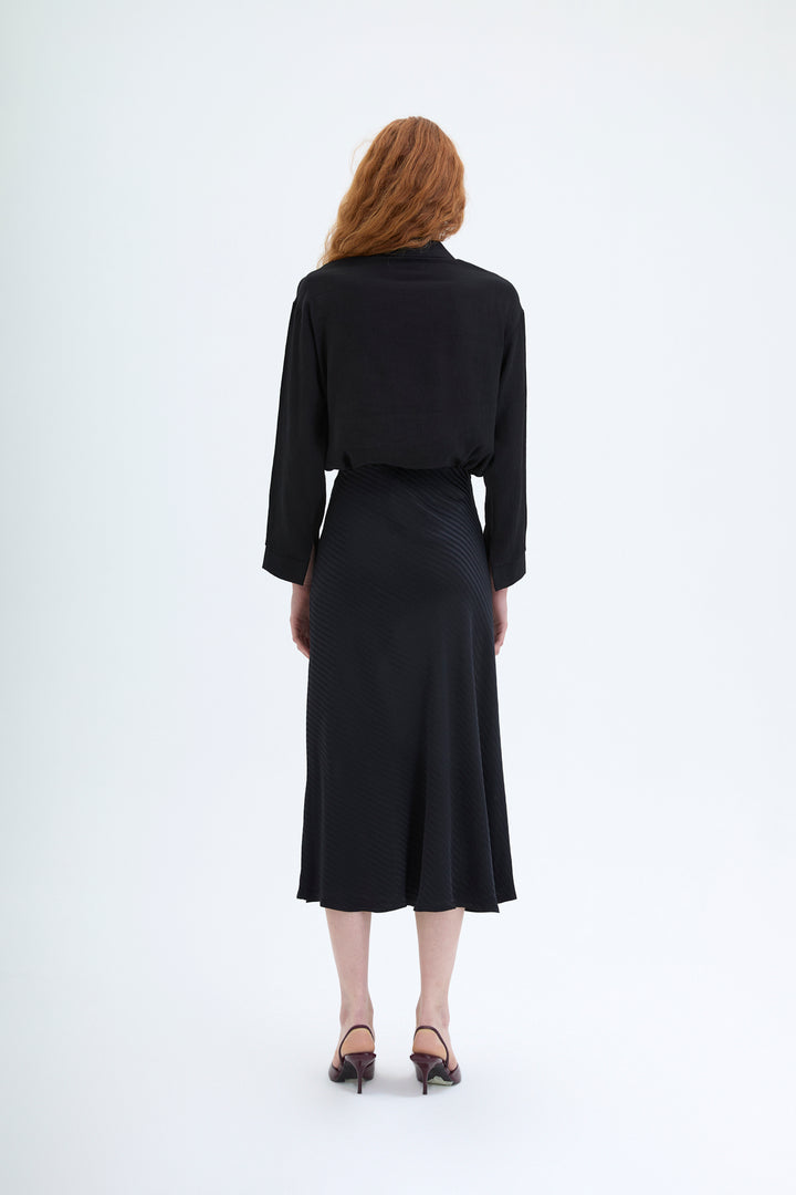 Şerit Dokulu Saten Midi Etek Siyah
