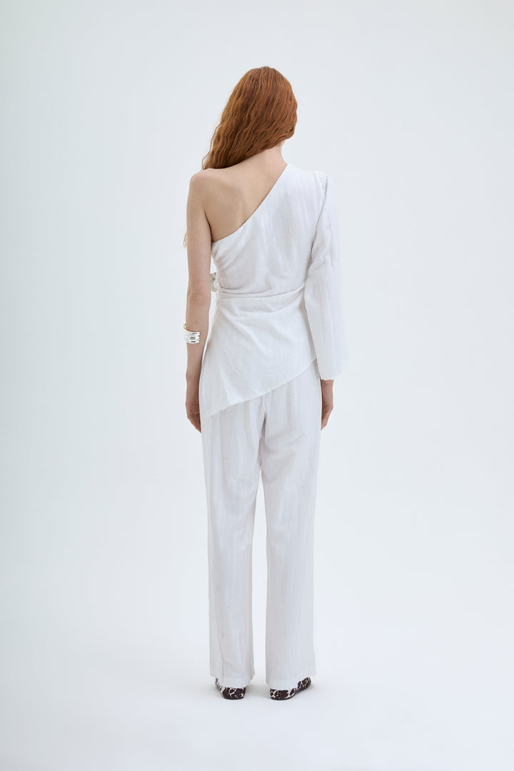 Toka Aksesuarlı Tek Omuz Asimetrik Bluz Ekru