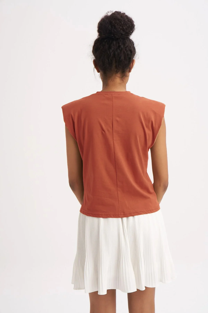 Padded Sleeveless Basic T-Shirt Brown