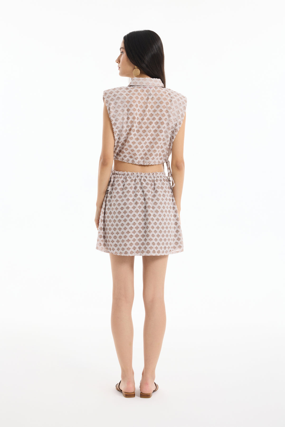 Önden Düğmeli Beli Lastikli Dokulu Mini Etek Kahverengi