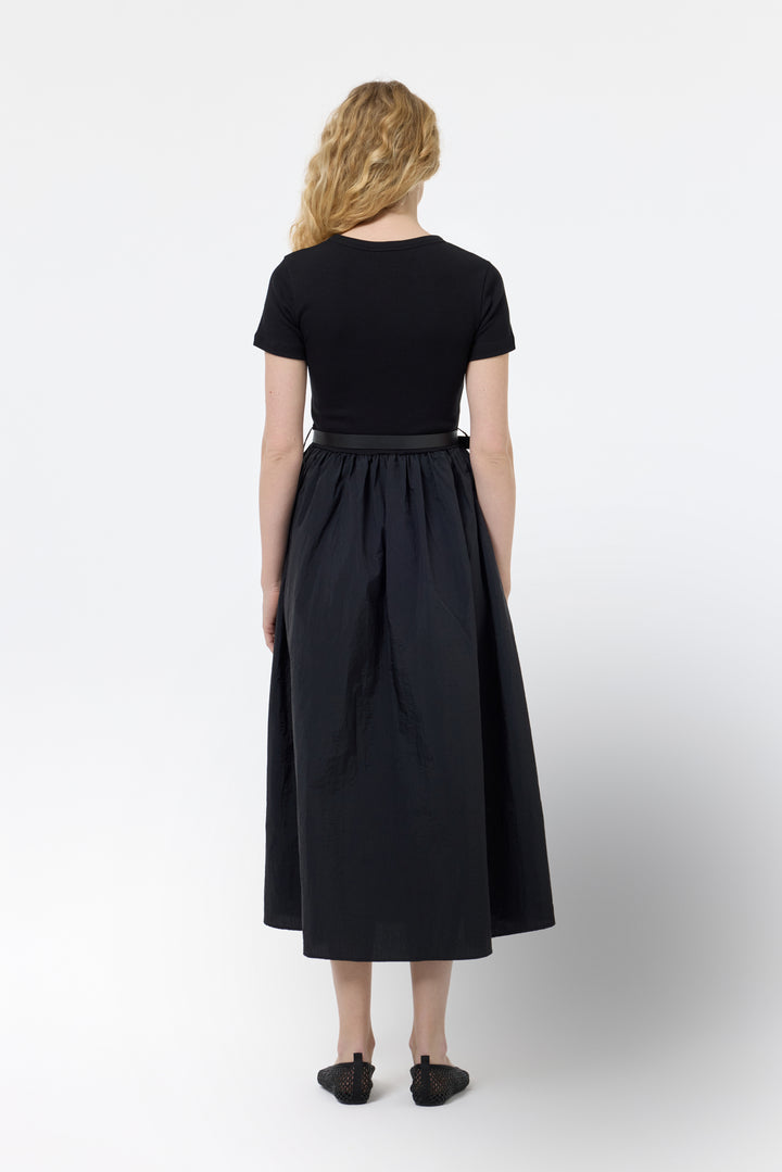 Beli Kemerli Basic Midi Elbise Siyah