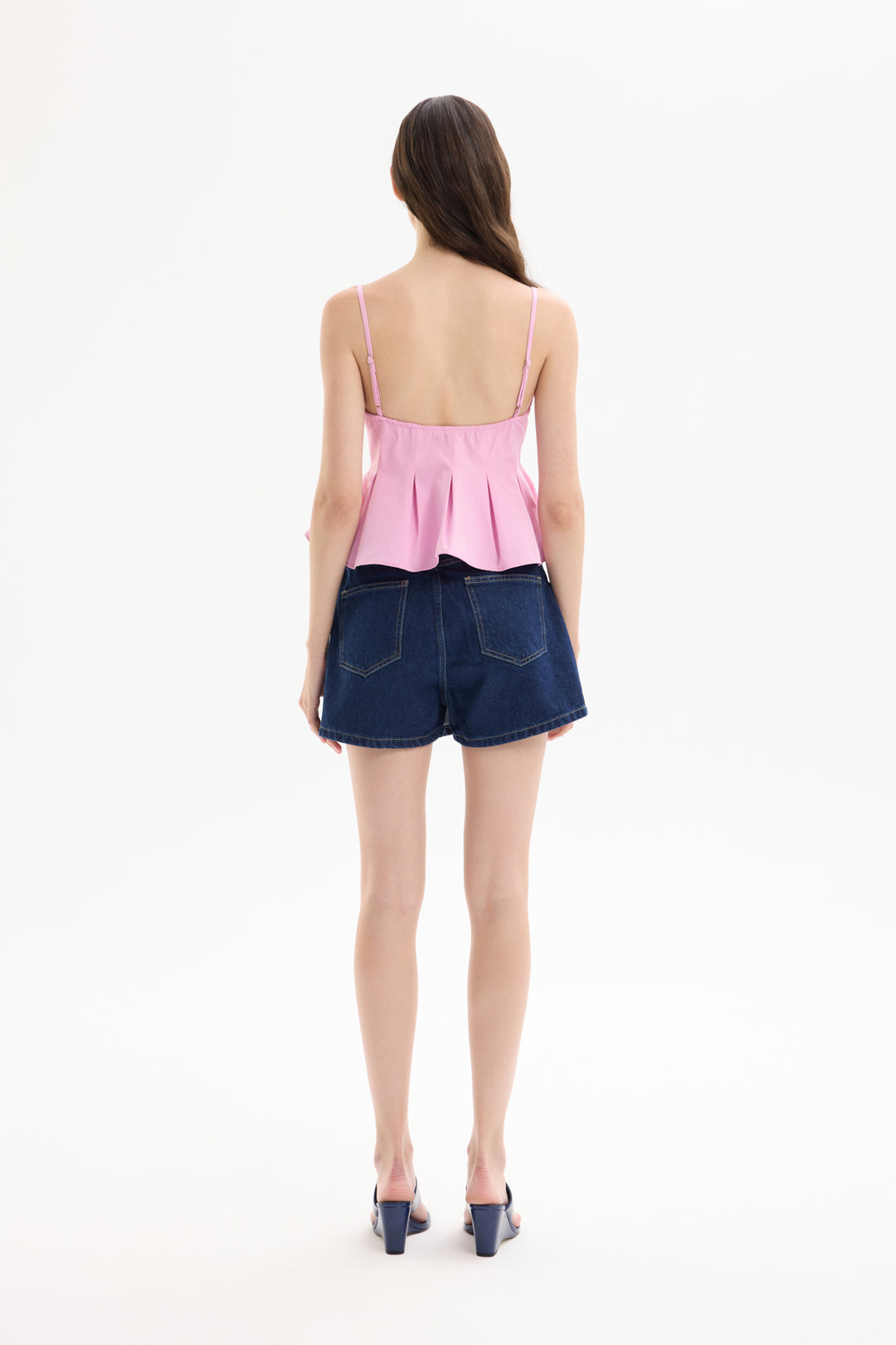 Pile Detaylı Düğmeli İnce Askılı Bluz Pembe