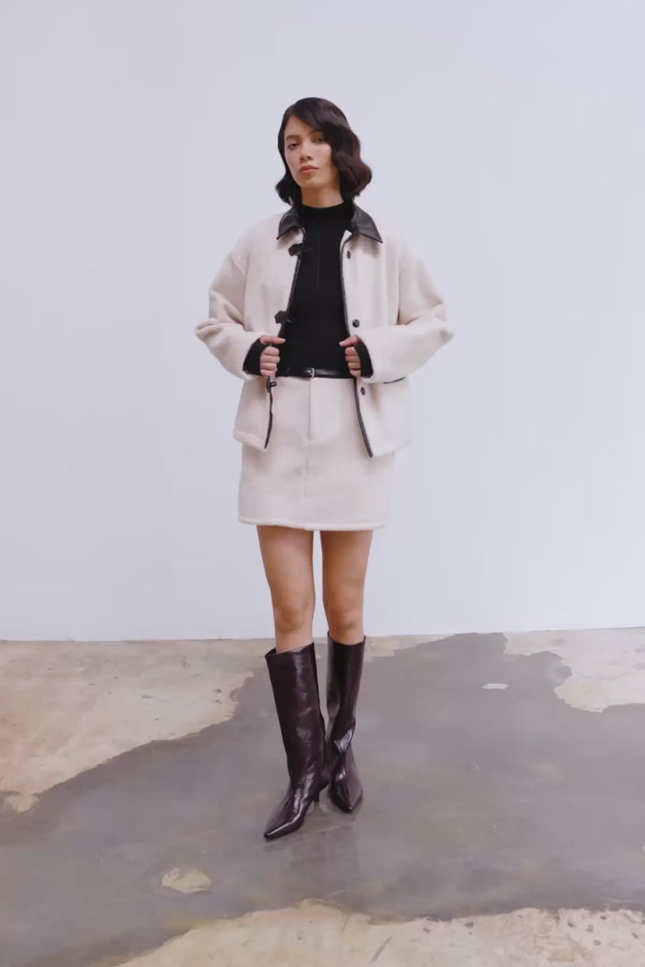 Deri Kemerli Peluş Mini Etek Bej