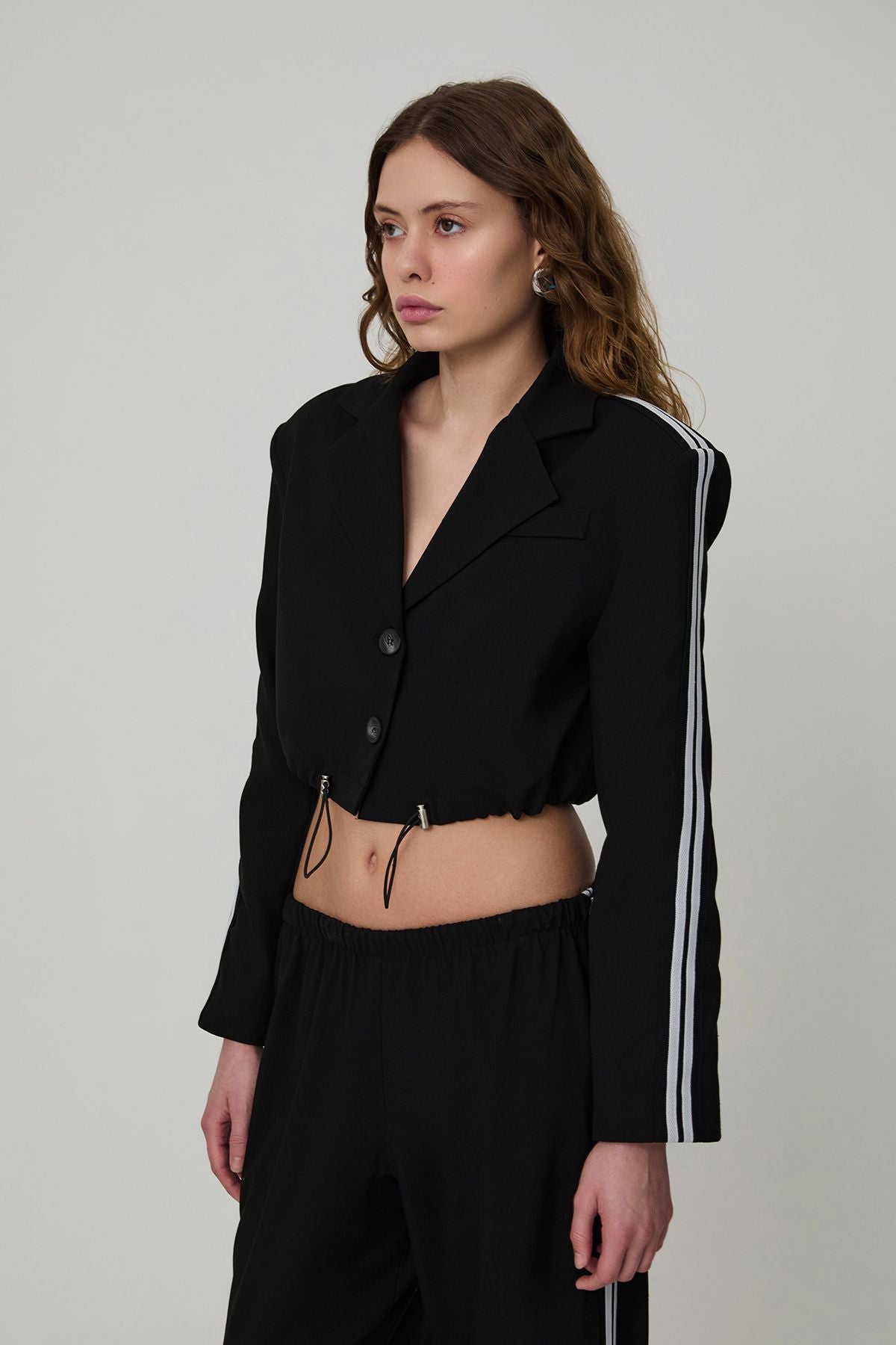 Şerit Detaylı Düğmeli Crop Blazer Ceket Siyah