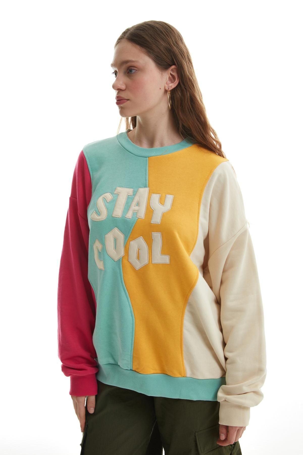 Renkli Yazı Baskılı Sweatshirt Bej