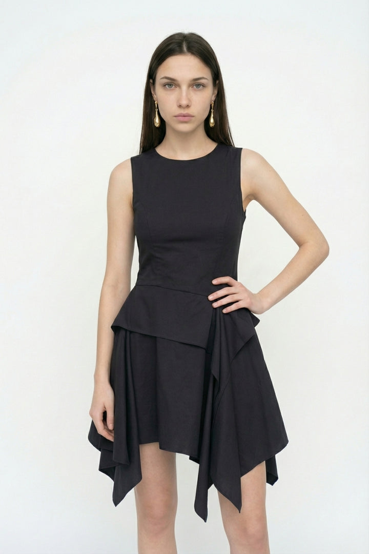 Asimetrik Volanlı Kolsuz Mini Elbise Siyah