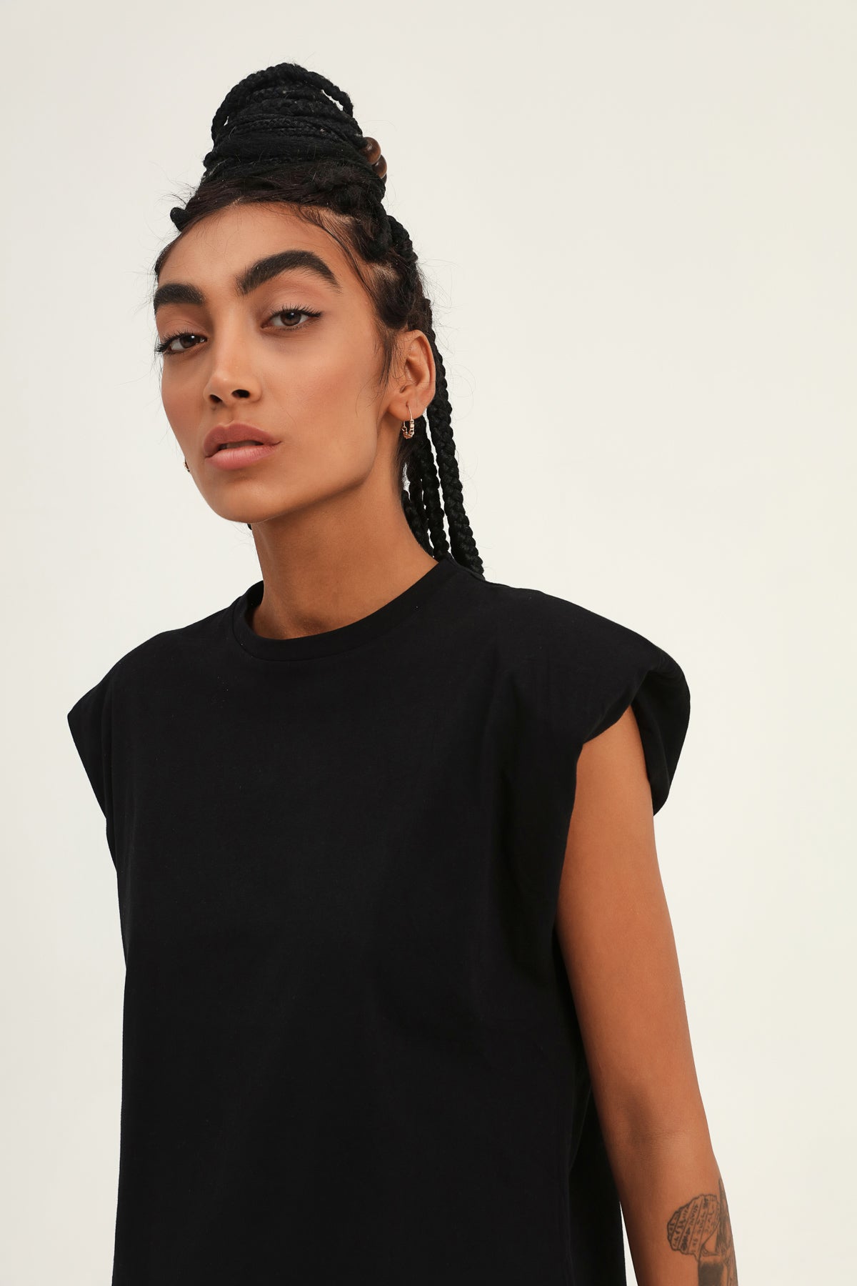 Padded Sleeveless Basic T-Shirt Black