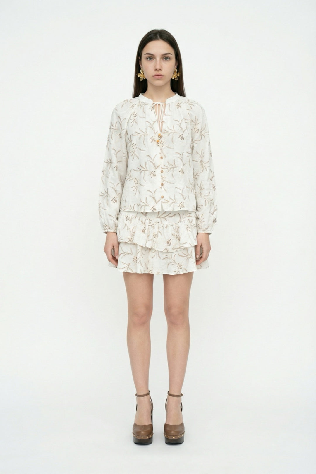 Çiçek Nakışlı Yaka Bağcıklı Gömlek Ekru