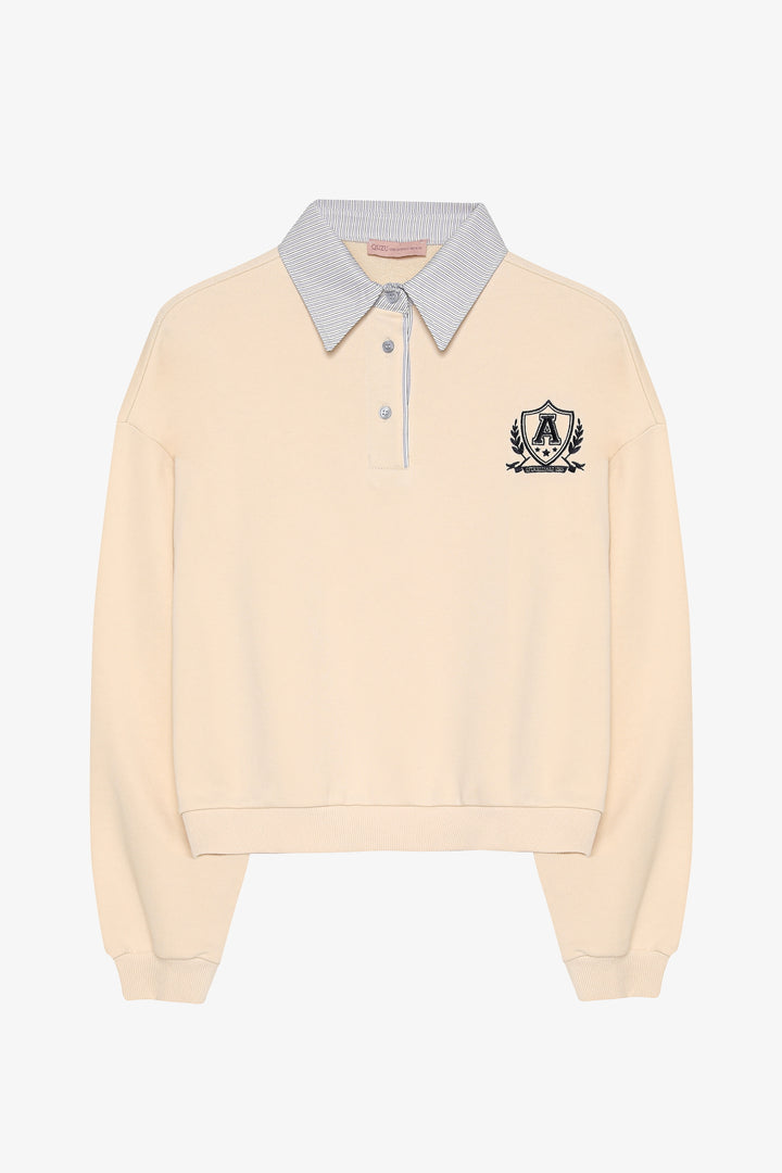 Çizgili Gömlek Yaka Detaylı Arma Nakışlı Oversize Sweatshirt Bej