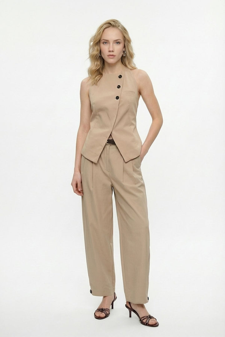 Sırtı Açık Asimetrik Düğmeli Yelek Bej