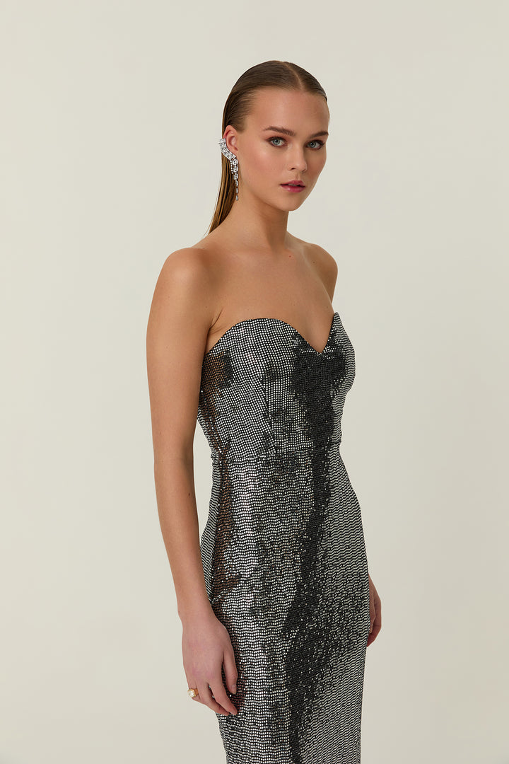 Arkadan Yırtmaçlı Parıltılı Straplez Elbise Gümüş