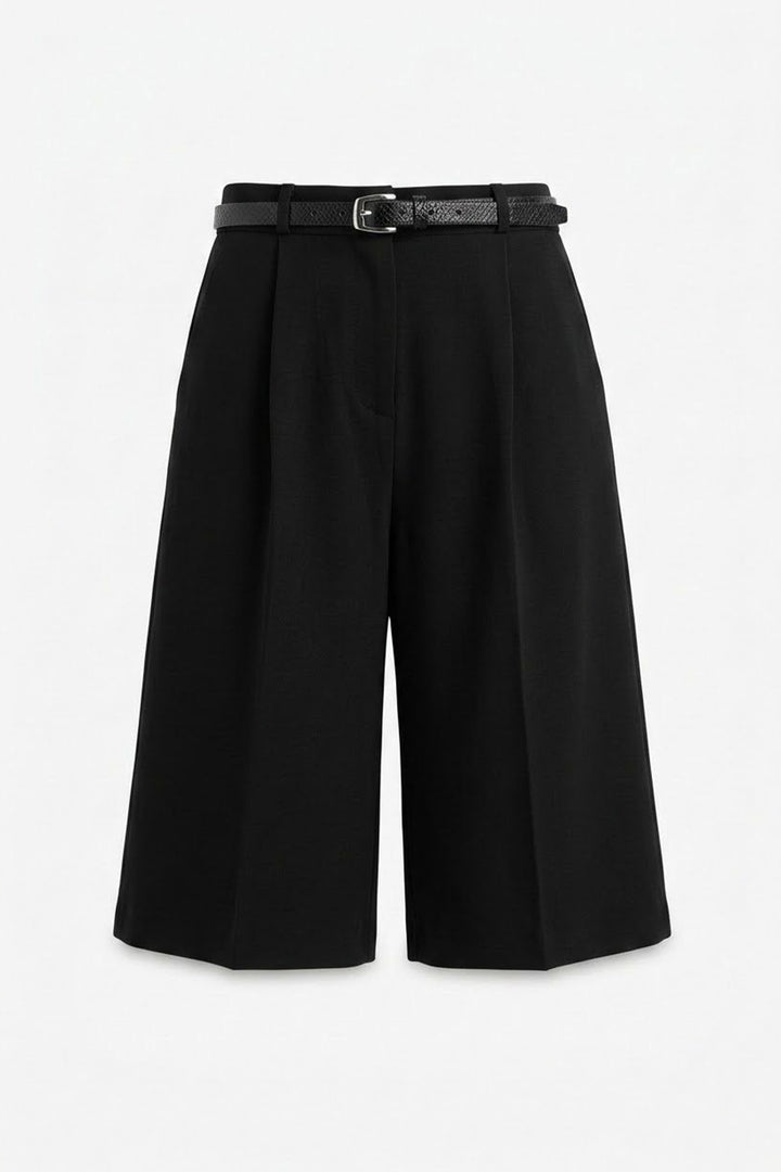 Kemerli Ön Pileli Bermuda Şort Siyah