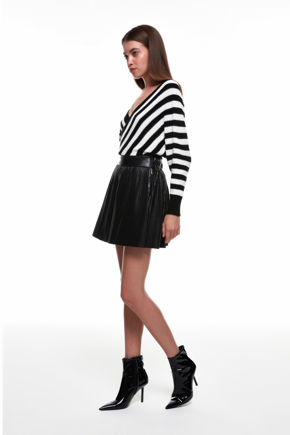 Pleated Leather Mini Skirt Black QUZU