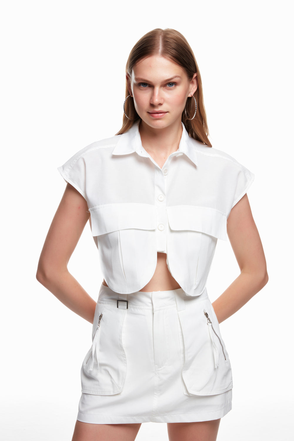 Sleeveless Crop Shirt Ecru with Cargo Pocket
